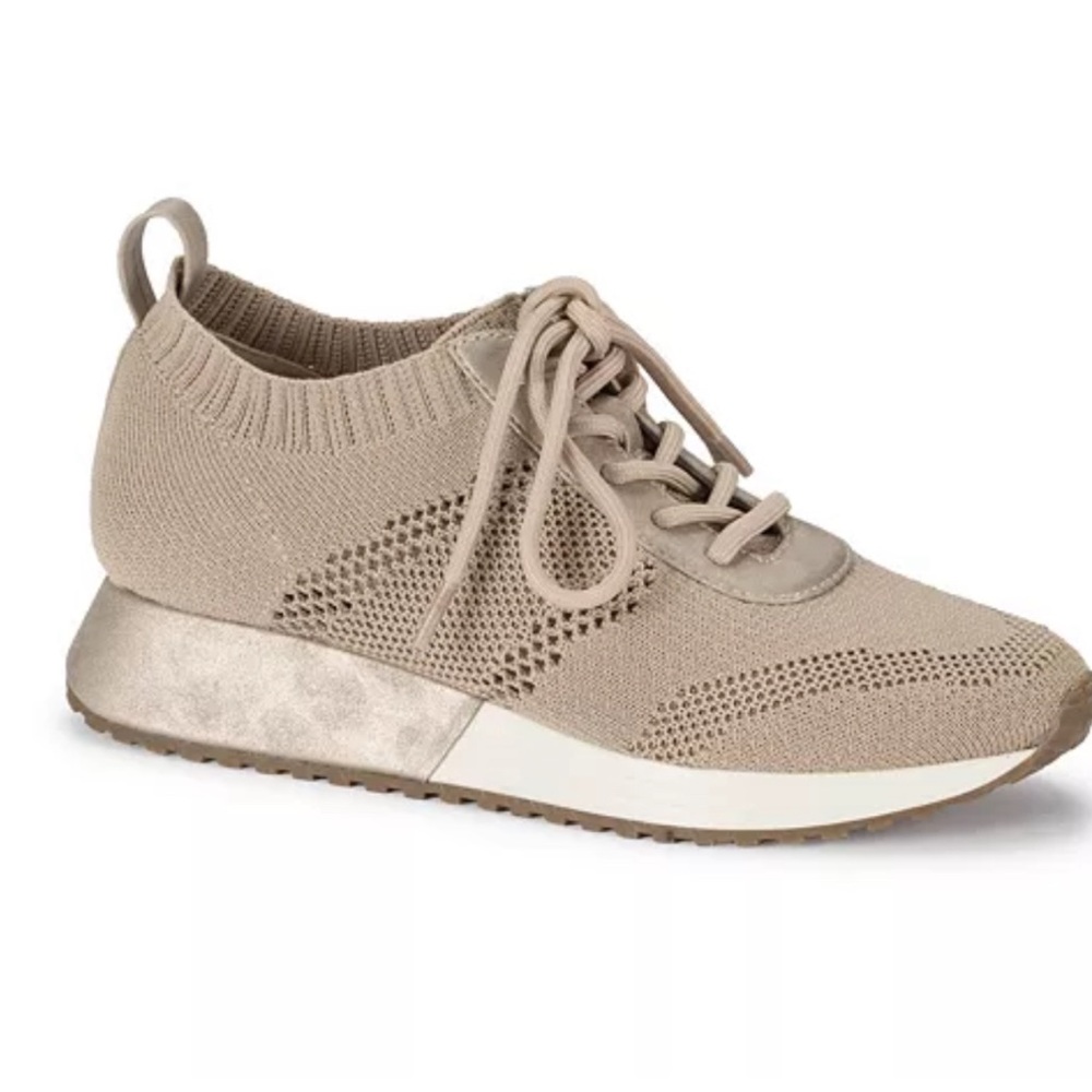 Like New Champagne Baretraps knit fashion runners .